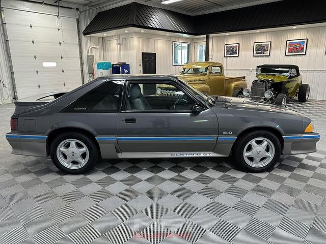 Photo of 1988 Gray Ford Mustang