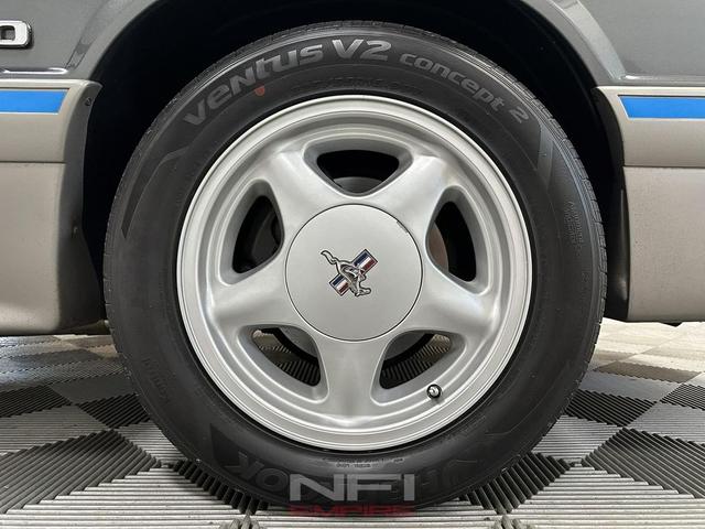 Photo of 1988 Gray Ford Mustang