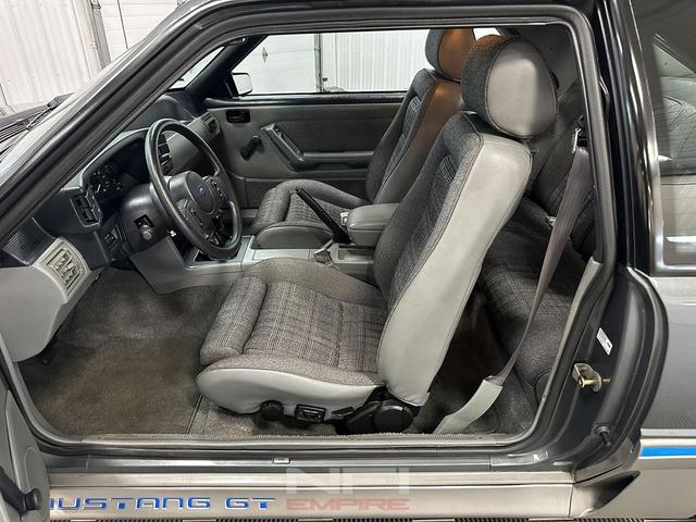 Photo of 1988 Gray Ford Mustang