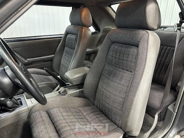 Photo of 1988 Gray Ford Mustang