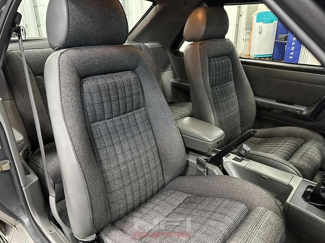 Photo of 1988 Gray Ford Mustang