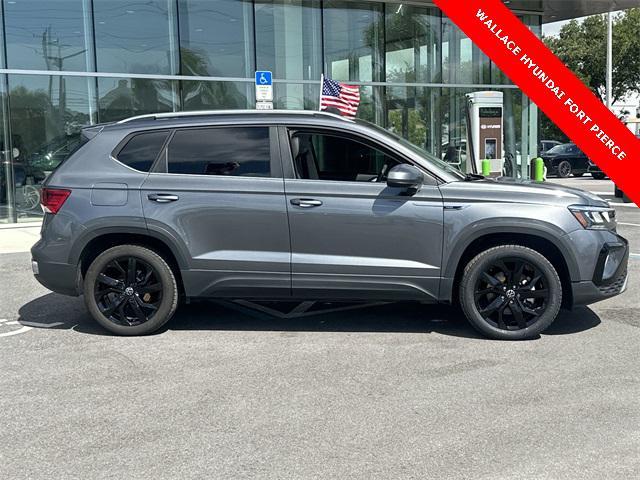 Photo of 2022 Gray Volkswagen Taos