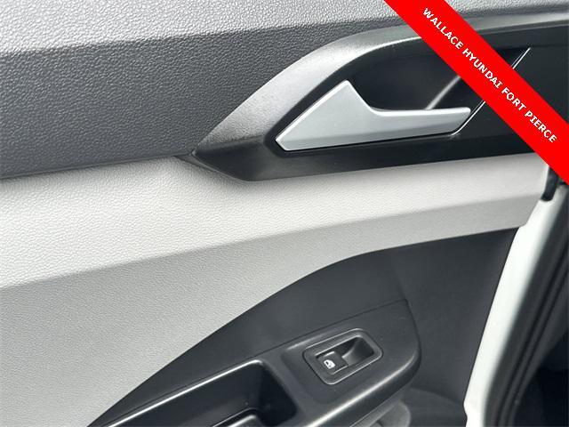 Photo of 2022 Pure White Volkswagen Taos