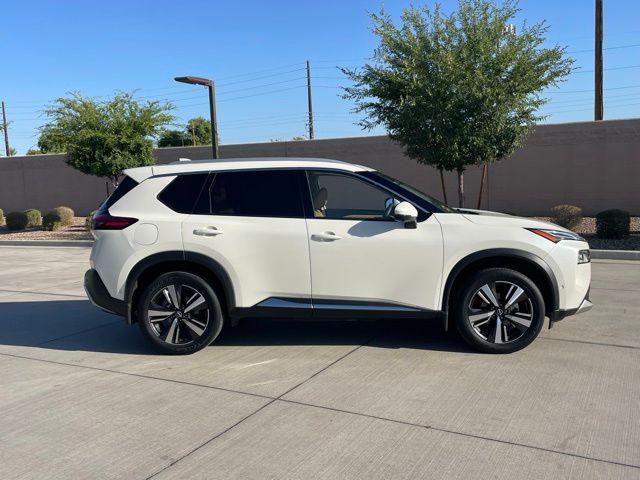Photo of 2022 Pearl White Tricoat Nissan Rogue