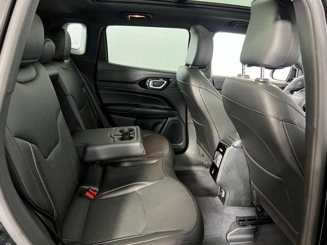Photo of 2023 Diamond Black Crystal Pearlcoat Jeep Compass