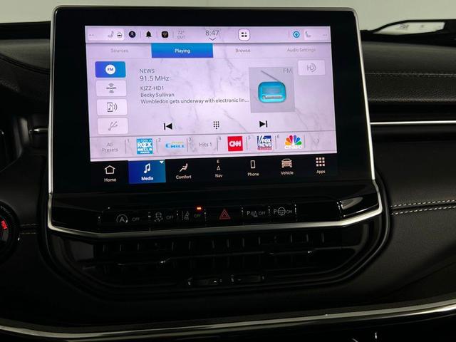 Photo of 2023 Diamond Black Crystal Pearlcoat Jeep Compass
