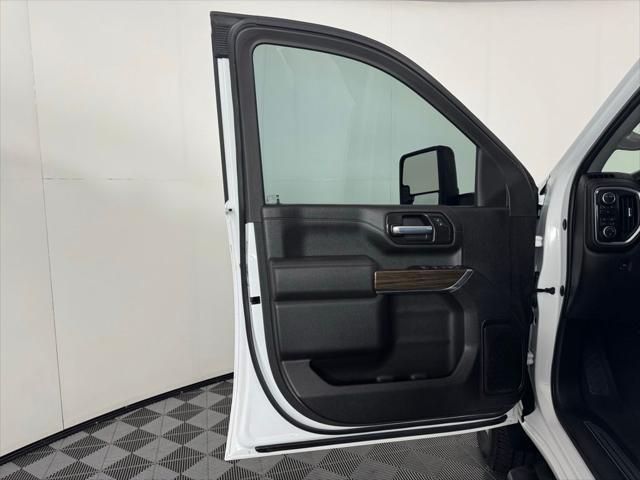 Photo of 2022 Summit White Chevrolet Silverado 2500