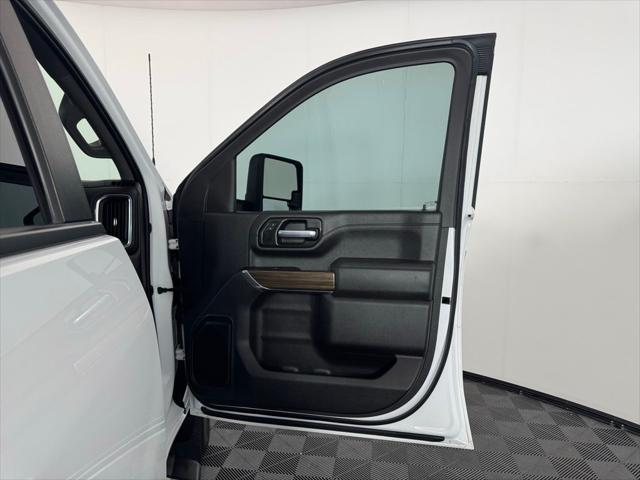 Photo of 2022 Summit White Chevrolet Silverado 2500