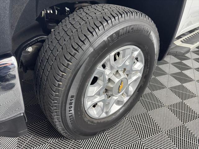 Photo of 2022 Summit White Chevrolet Silverado 2500