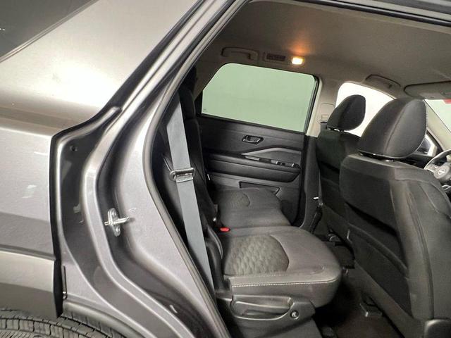 Photo of 2024 Gun Metallic Nissan Pathfinder