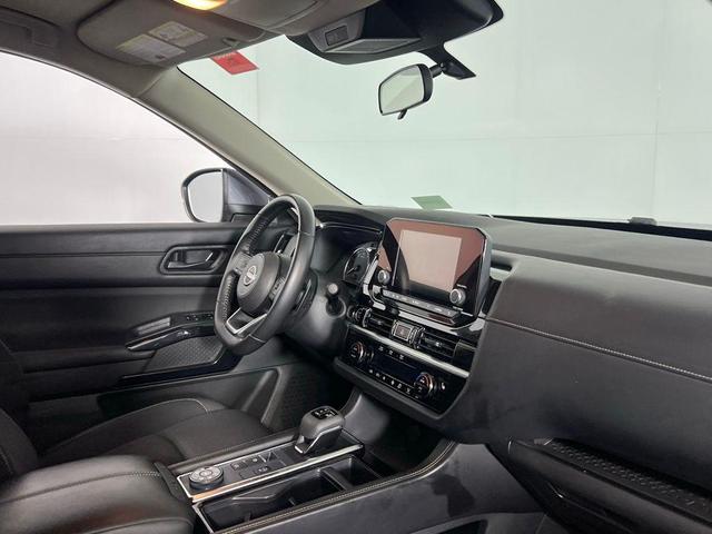 Photo of 2024 Gun Metallic Nissan Pathfinder