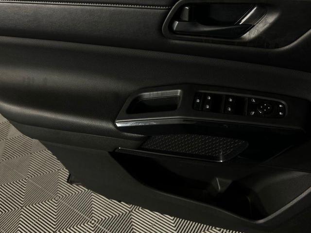 Photo of 2024 Gun Metallic Nissan Pathfinder