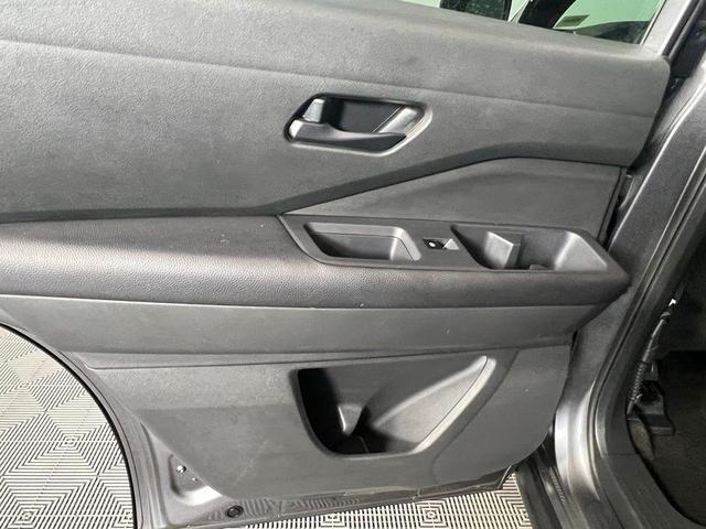 Photo of 2024 Gun Metallic Nissan Pathfinder