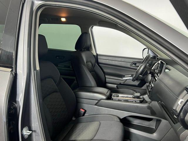 Photo of 2024 Gun Metallic Nissan Pathfinder