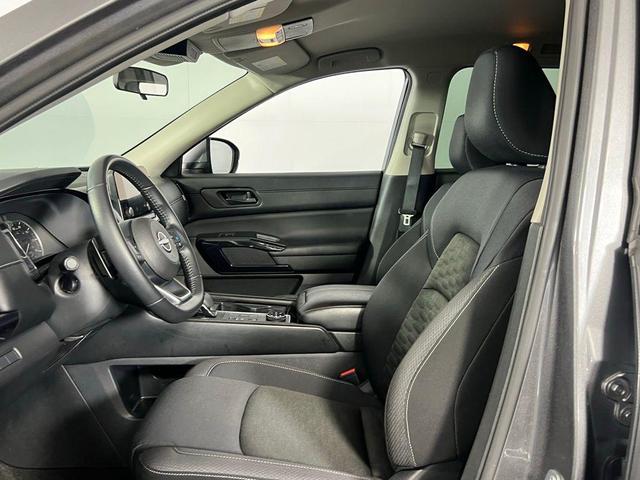 Photo of 2024 Gun Metallic Nissan Pathfinder