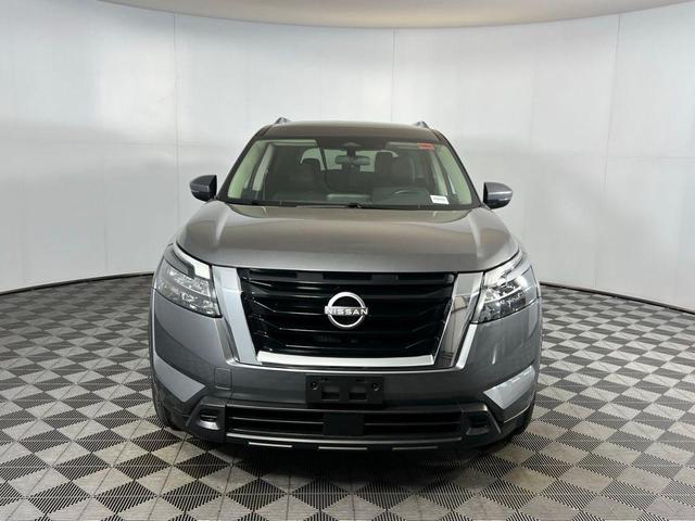 Photo of 2024 Gun Metallic Nissan Pathfinder