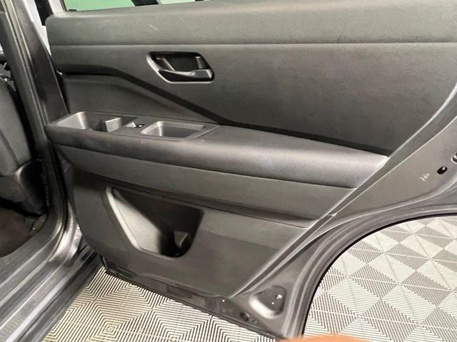 Photo of 2024 Gun Metallic Nissan Pathfinder