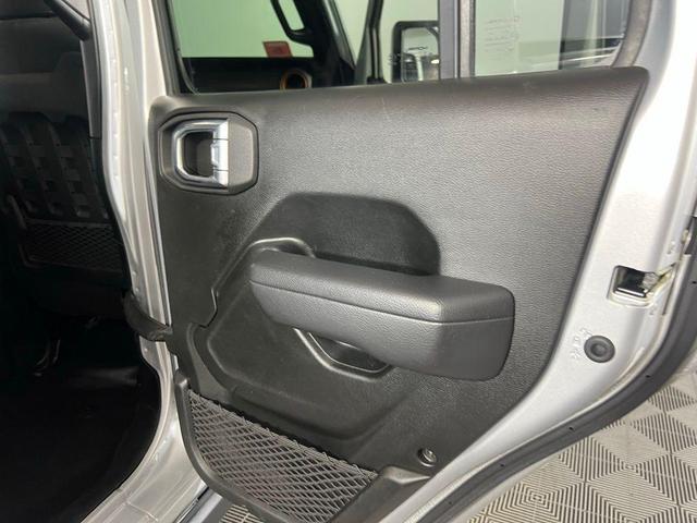 Photo of 2022 Silver Zynith Clearcoat Jeep Gladiator
