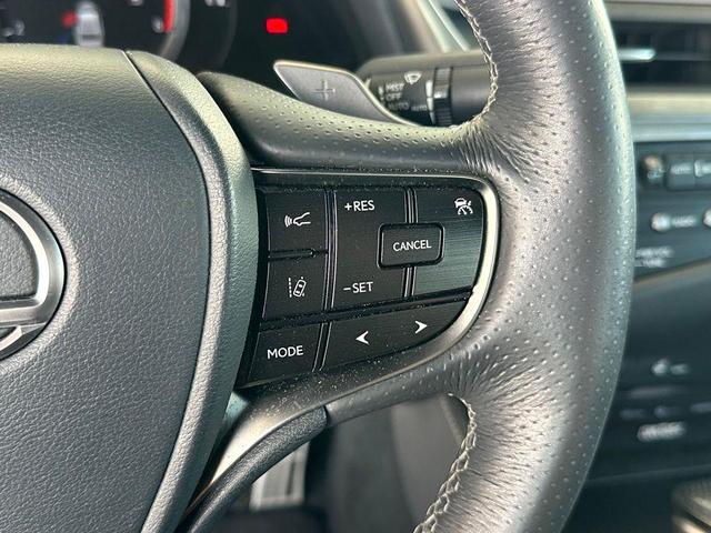 Photo of 2020 Black Lexus ES 350