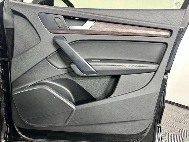 Photo of 2021 Black Audi Q5