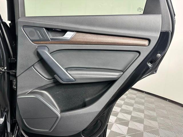 Photo of 2021 Black Audi Q5