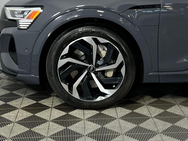 Photo of 2024 Gray Audi Q8 e-tron