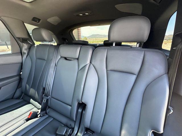 Photo of 2021 Orca Black Metallic Audi Q7
