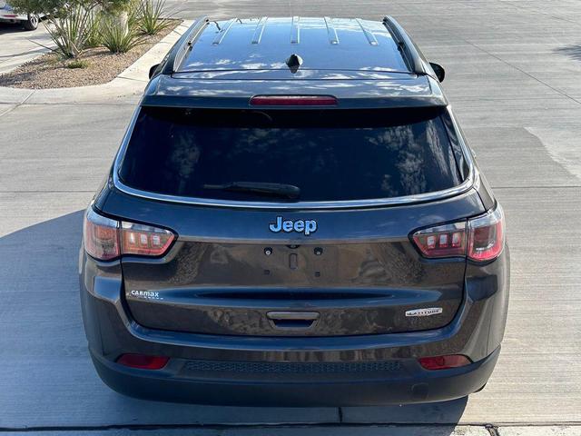Photo of 2018 Diamond Black Crystal Pearlcoat Jeep Compass