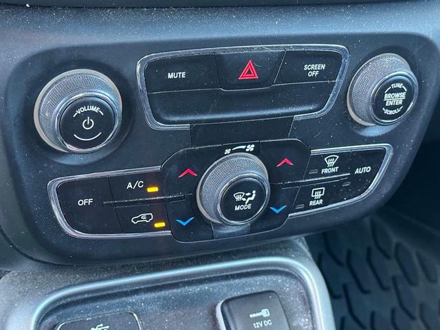 Photo of 2018 Diamond Black Crystal Pearlcoat Jeep Compass