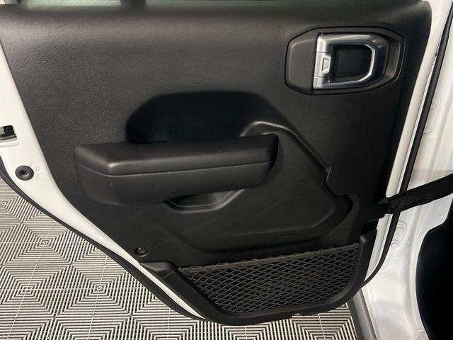 Photo of 2021 Bright White Clearcoat Jeep Gladiator