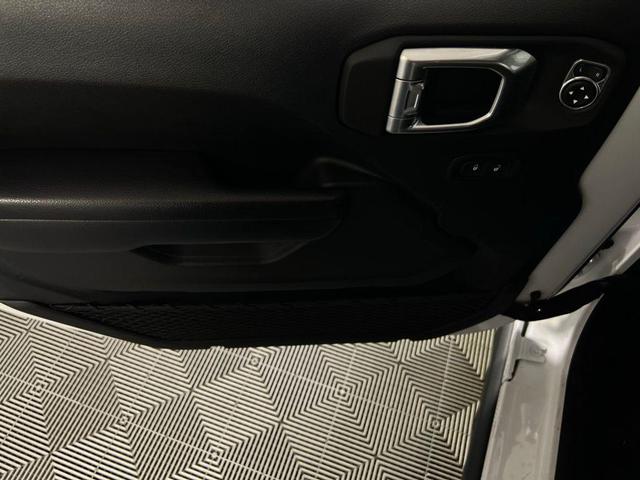 Photo of 2021 Bright White Clearcoat Jeep Gladiator