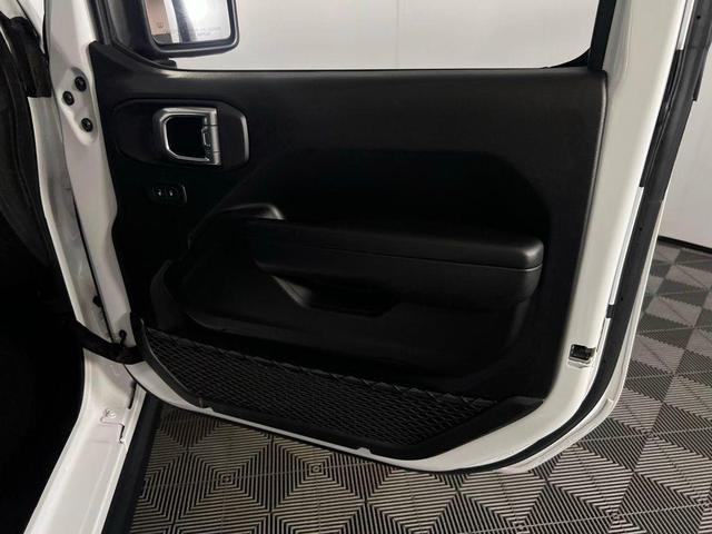 Photo of 2021 Bright White Clearcoat Jeep Gladiator
