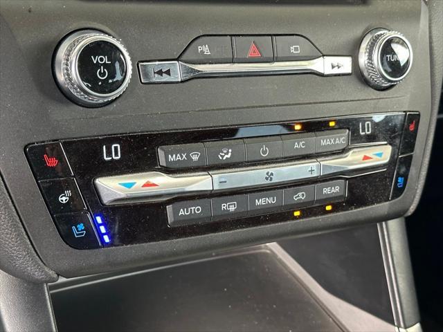 Photo of 2020 Oxford White Ford Explorer