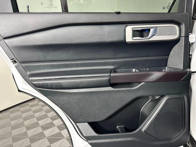 Photo of 2020 Oxford White Ford Explorer