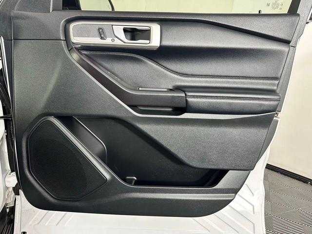 Photo of 2020 Oxford White Ford Explorer