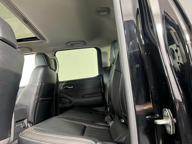 Photo of 2024 Super Black Nissan Frontier