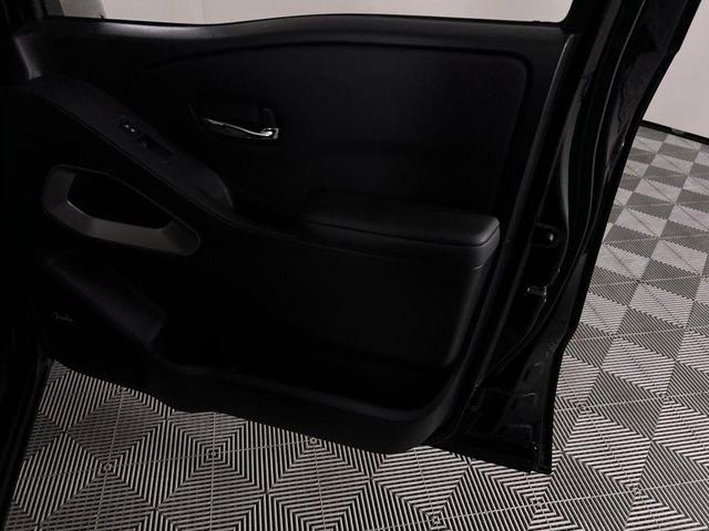 Photo of 2024 Super Black Nissan Frontier