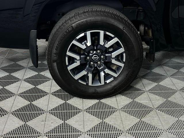 Photo of 2024 Super Black Nissan Frontier