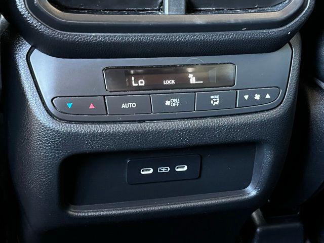 Photo of 2024 Platinum White Pearl Honda Pilot