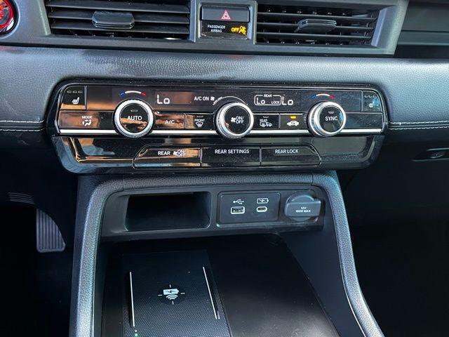 Photo of 2024 Platinum White Pearl Honda Pilot