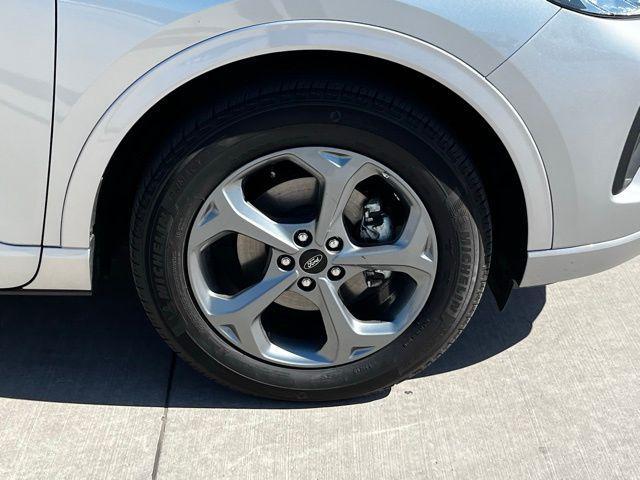 Photo of 2024 Silver Metallic Ford Escape