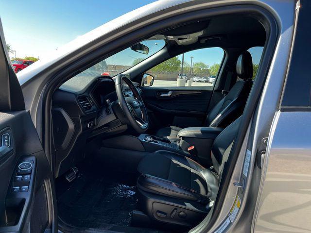 Photo of 2024 Silver Metallic Ford Escape