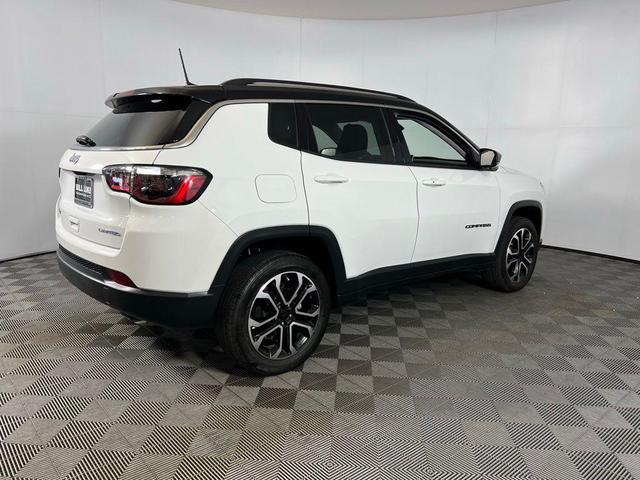 Photo of 2022 Bright White Clearcoat Jeep Compass
