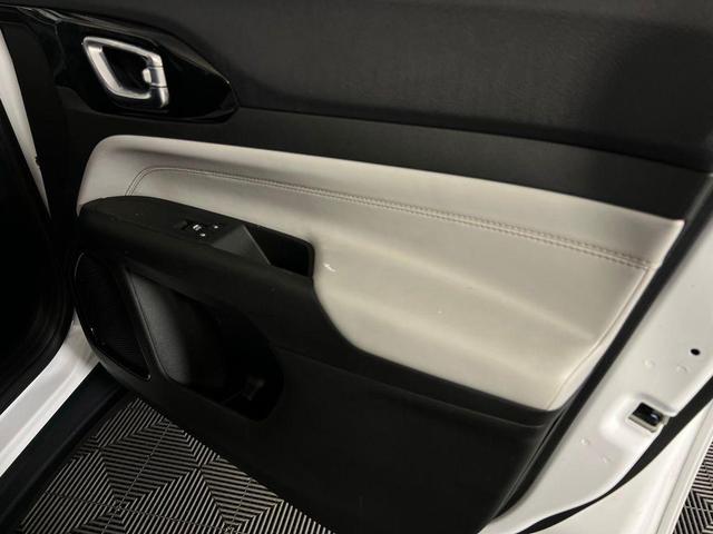 Photo of 2022 Bright White Clearcoat Jeep Compass