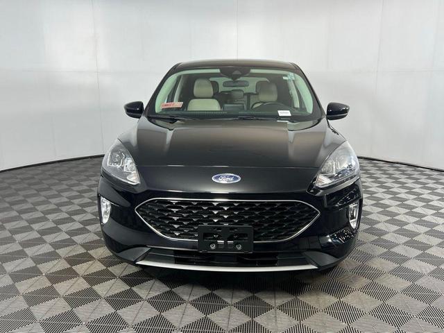 Photo of 2022 Black Metallic Ford Escape