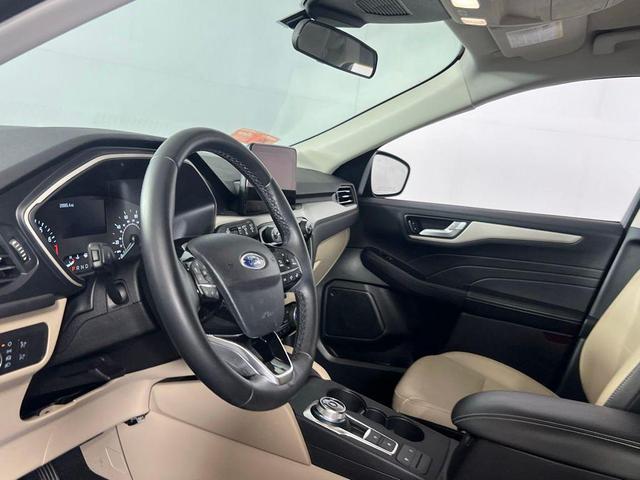 Photo of 2022 Black Metallic Ford Escape
