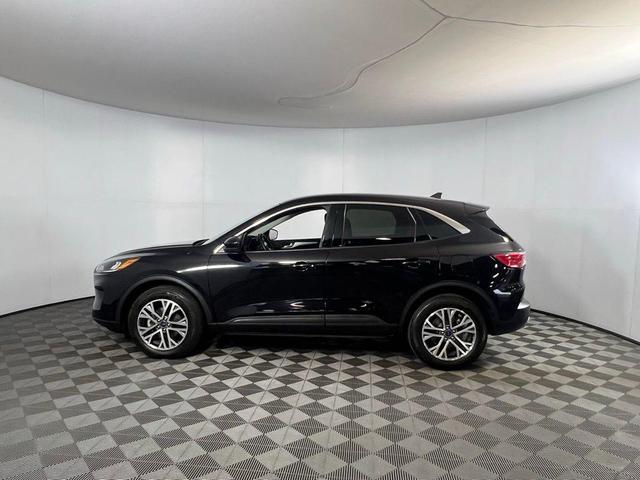 Photo of 2022 Black Metallic Ford Escape