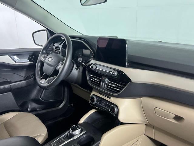 Photo of 2022 Black Metallic Ford Escape