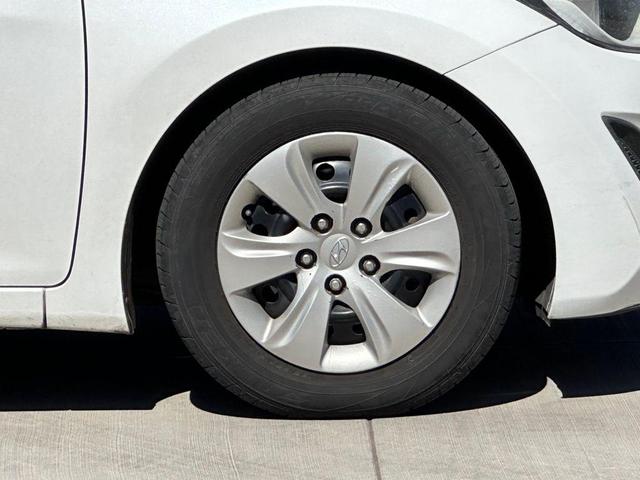 Photo of 2016 Quartz White Pearl Hyundai ELANTRA
