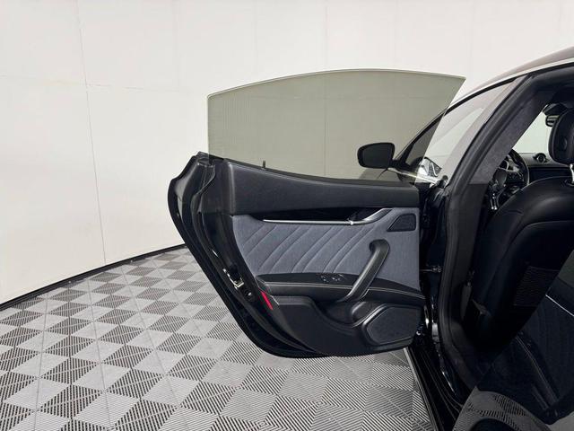 Photo of 2018 Black Maserati Ghibli